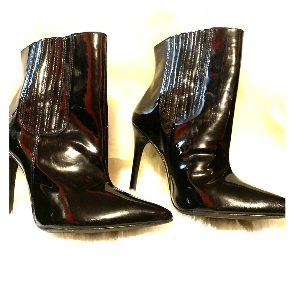 Shultz patent leather black bootie sz 9b